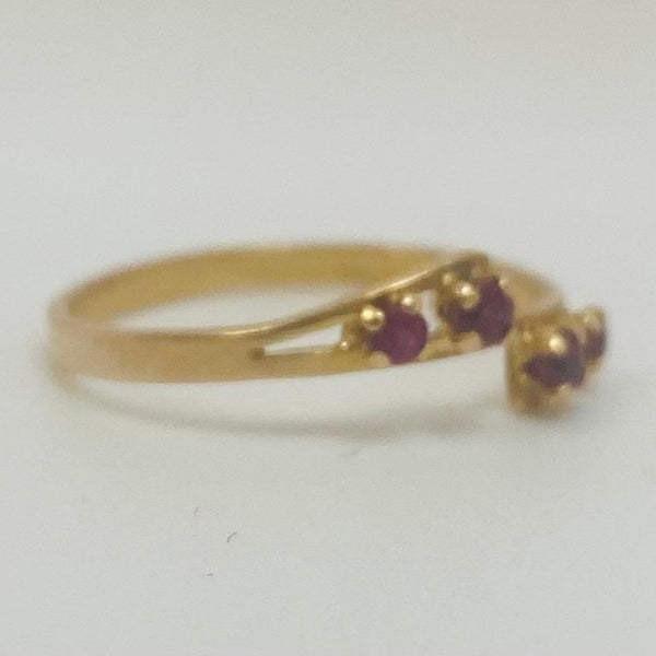 Bague en Or avec 4 Pierres Roses