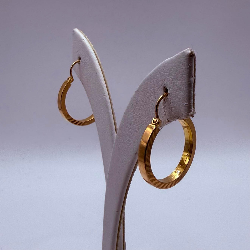 Boucles d'oreilles créoles en or jaune 18K - 1.84 Grs