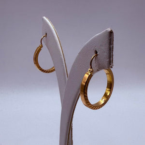 Boucles d'oreilles créoles en or jaune 18K - 1.84 Grs