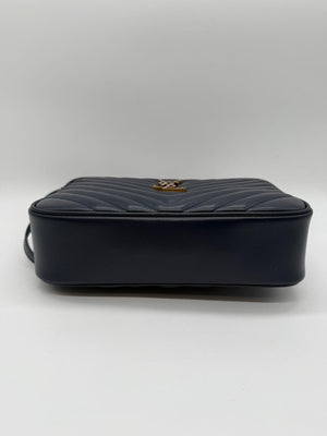 Pochette Cassandre Saint Laurent en cuir noir