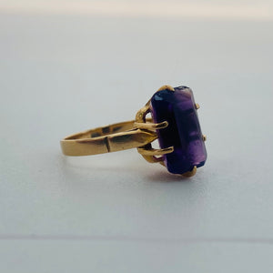 Bague solitaire en or jaune 18 K (tête d’aigle) avec améthyste – Taille 52