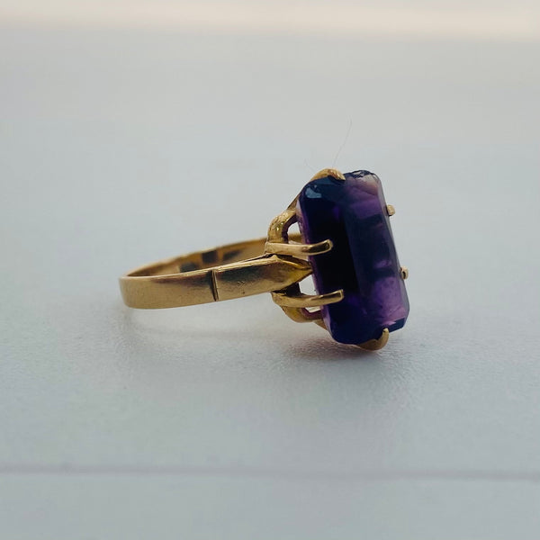 Bague solitaire en or jaune 18 K (tête d’aigle) avec améthyste – Taille 52