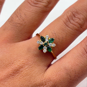 Bague fleur en Or jaune 18K avec émeraudes et zircons