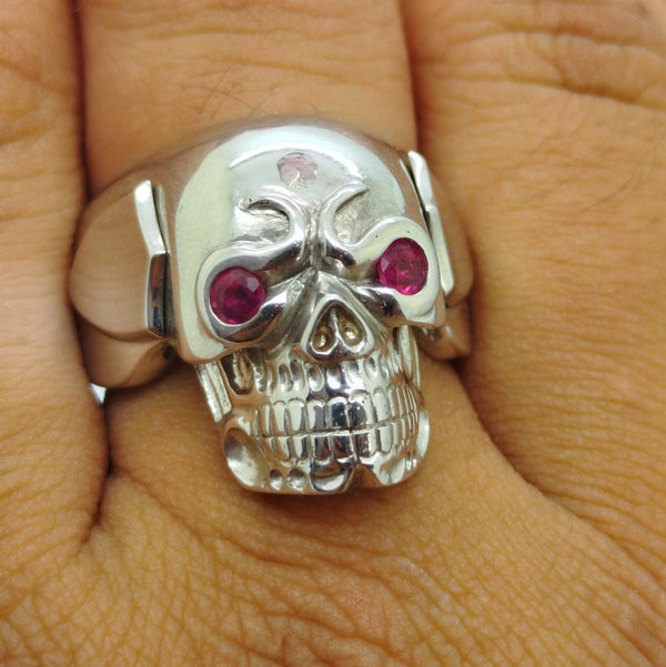 Bague tête de mort en Or Blanc 18 carats