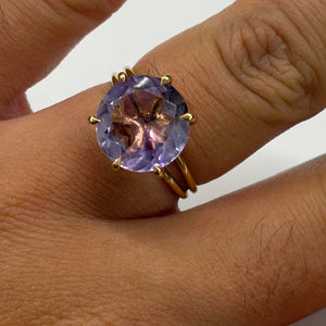 Bague en or jaune 18k et améthyste