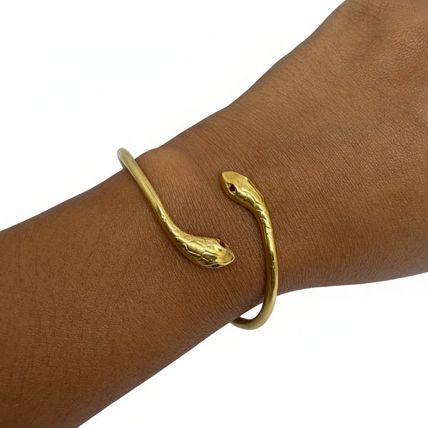 Bracelet Jonc en or jaune avec 4 Rubis 18 K - 10.71 Grs