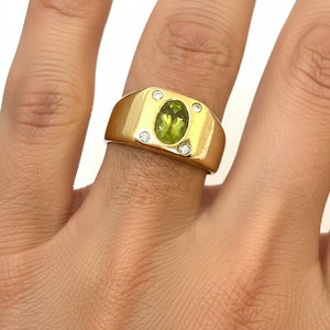 Bague Chevalière Or Jaune 18K avec Diamants et Péridot - T57 - 8gr