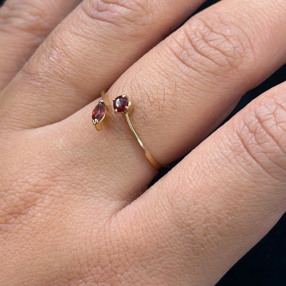 Bague Or Jaune Empierrée avec 2 Grenats