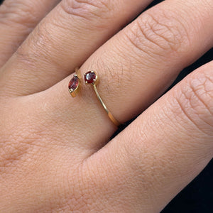 Bague Or Jaune Empierrée avec 2 Grenats