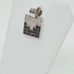 Pendentif en or blanc avec diamants noirs et blancs