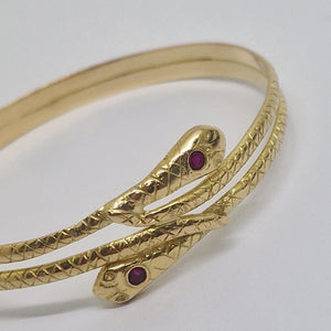 Bracelet Jonc Serpent en Or Jaune 18 Carats avec Rubis 28.31 Grs