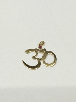 Joli Pendentif OM en Or Jaune 18k avec Rubis