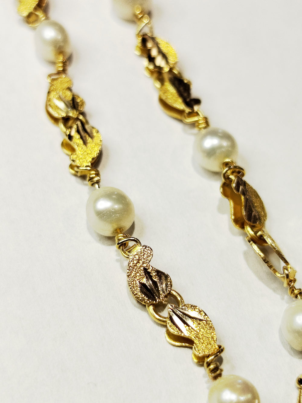 Collier Ras du Cou en Or Jaune 18K avec Perles - 13.54 Grs