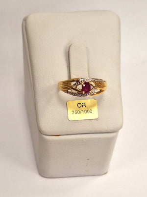 Bague en or jaune 18 carats avec rubis et diamants - T 53