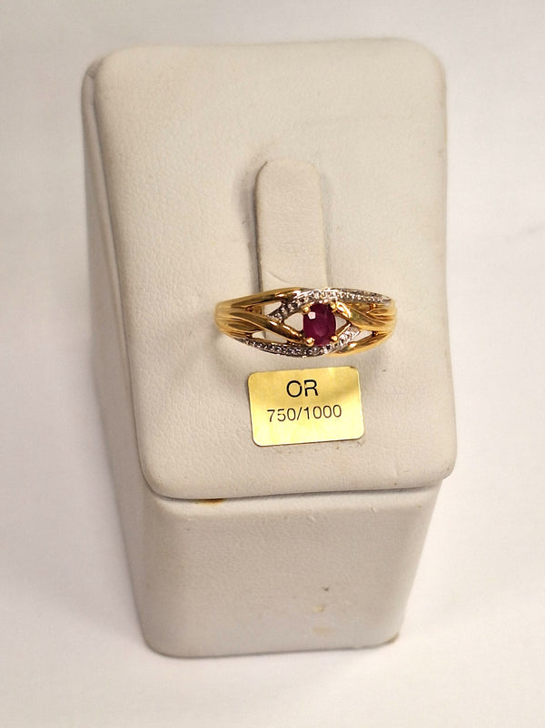 Bague en or jaune 18 carats avec rubis et diamants - T 53