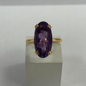 Bague en or jaune 18 carats avec pierre ovale