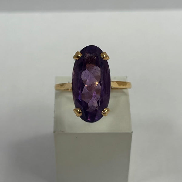 Bague en or jaune 18 carats avec pierre ovale