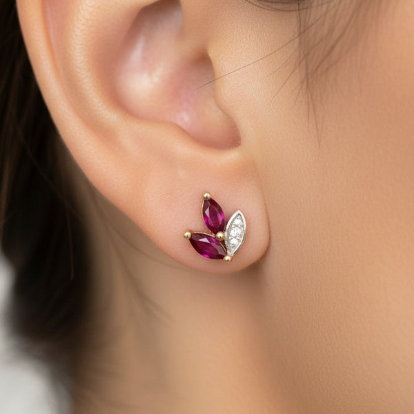 Boucles d'oreilles en or jaune avec pierre grenat