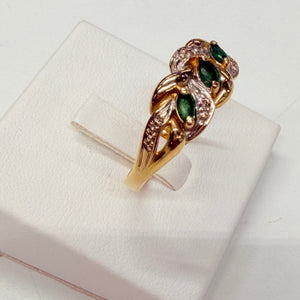 Bague Or Jaune et Blanc 18 K avec Émeraudes et éclats de diamants