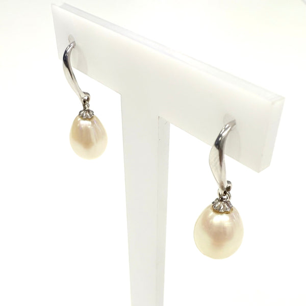 Boucles d'oreilles en Or Blanc 18k avec Perles d'eau douce - 2.96 Grs
