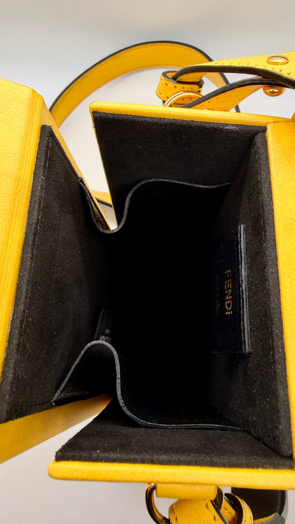 Pochette Fendi jaune en cuir de veau
