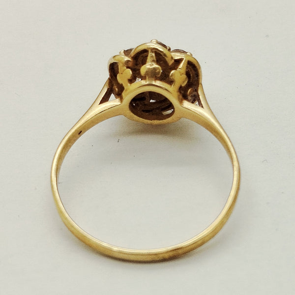Élégante bague en or jaune avec oxyde