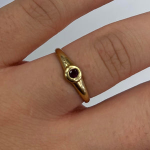 Bague en Or Jaune 18k avec pierre rouge