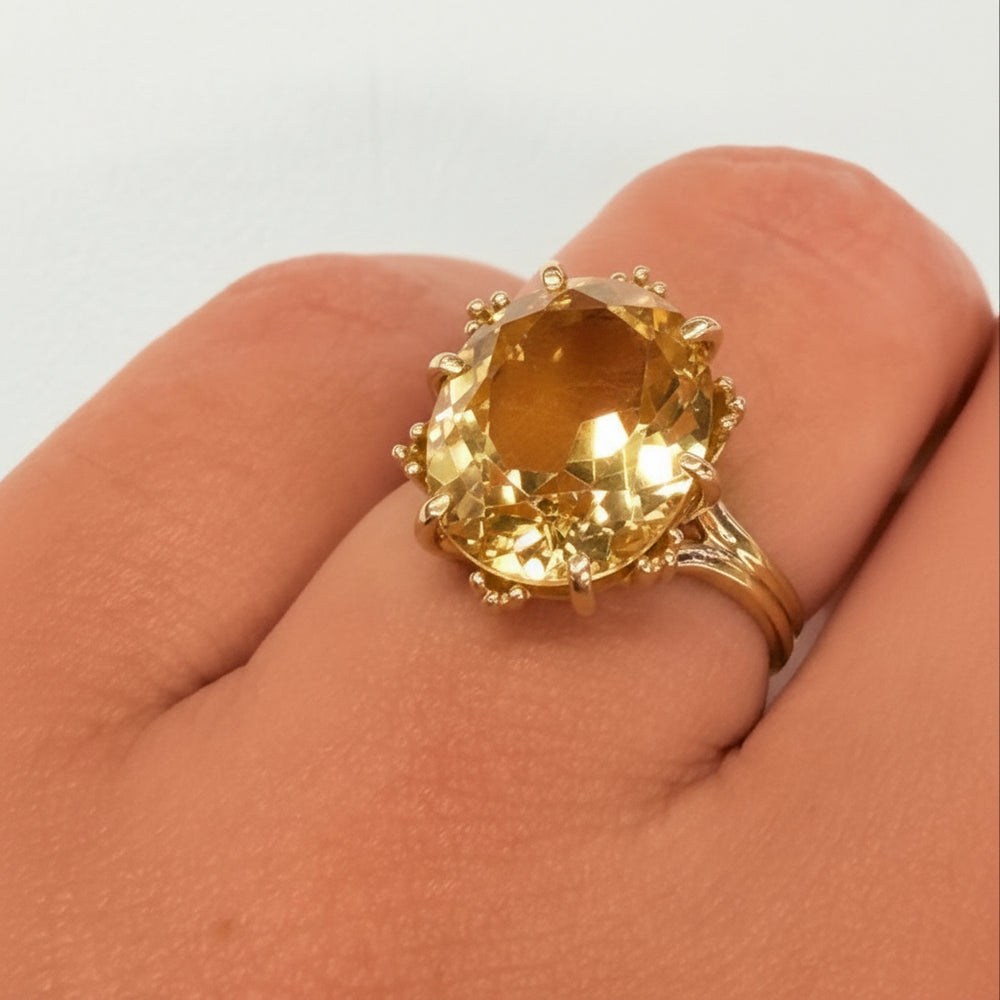 Bague avec Citrine Naturelle en Or Jaune 18K