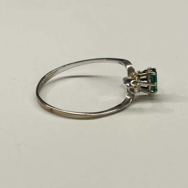 Bague empierrée en Or Gris 18 K