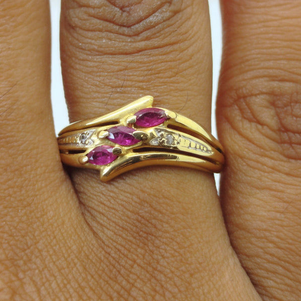 Bague en Or Jaune 18K avec Rubis et Diamants- Taille 54 - 2.89g