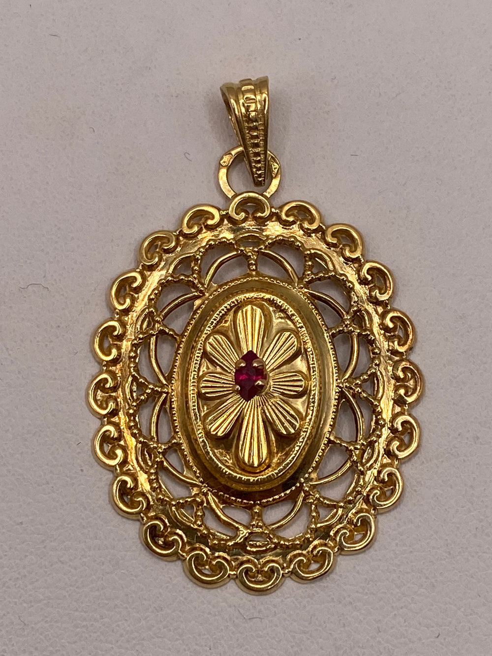 Pendentif Médaillon Or Jaune 18K 3.13 Grs