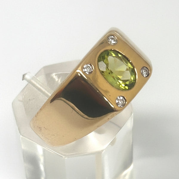 Chevalière en or jaune 18 carats avec péridot