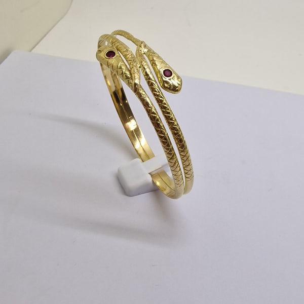Bracelet Jonc Serpent en Or Jaune 18 Carats avec Rubis 28.31 Grs