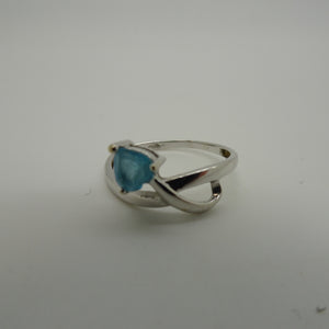 Bague en Or blanc 18K avec spinelle bleu