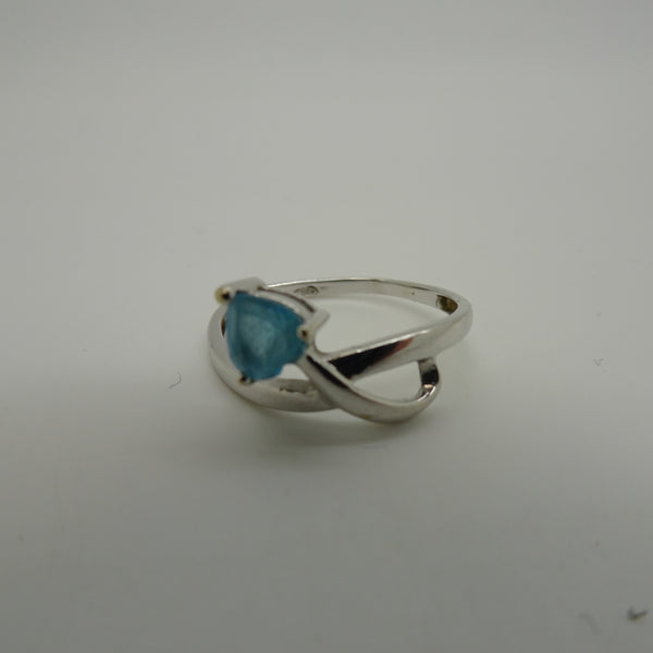 Bague en Or blanc 18K avec spinelle bleu