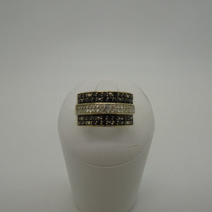 Bague en Or Gris 18K avec Pavage de Diamants