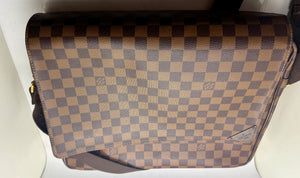 Sacoche Louis Vuitton Shelton MM en bon état