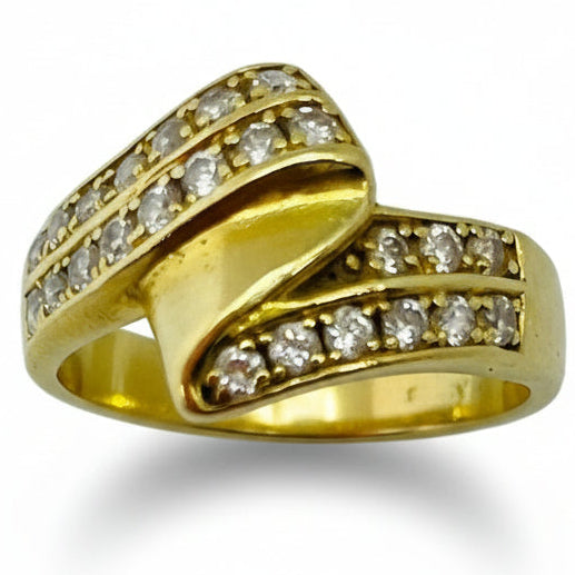 Bague croisée pavée en or jaune 18 carats Poids - 5.47 Grs Taille - 56
