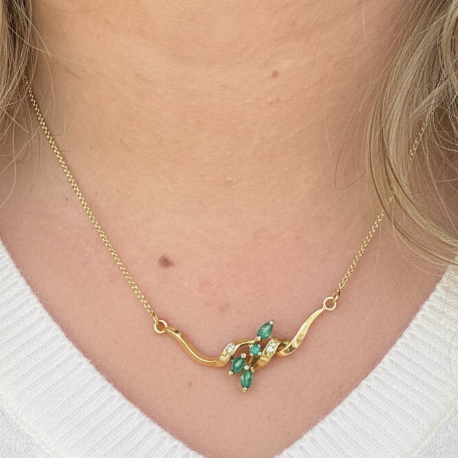 Collier Princesse Or Jaune 18k avec Emeraudes et Diamants - 40cm - 7.28gr