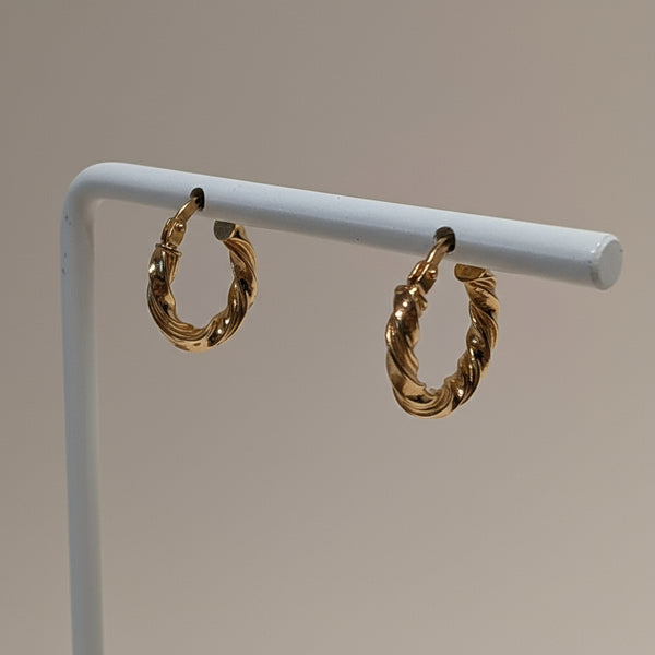 Boucles d'oreilles créoles en or jaune 18K