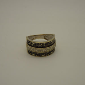 Bague en Or Gris 18K avec Pavage de Diamants