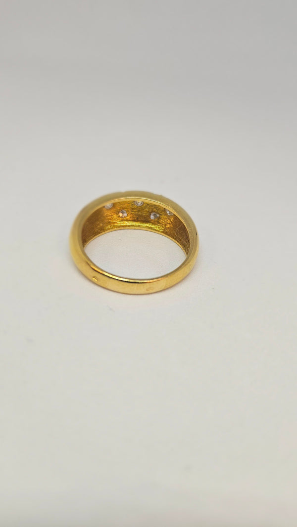Bagues en or jaune 18k avec 7 diamants 0.07 carats chacun - T 63.5