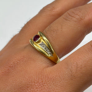 Bague en or jaune 750/1000 avec rubis
