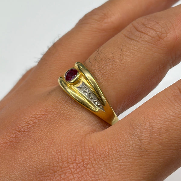 Bague en or jaune 750/1000 avec rubis