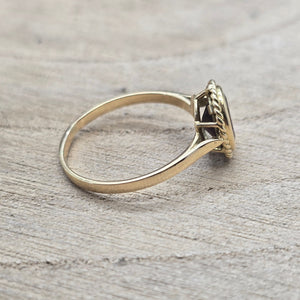 Bague en or jaune 18 carats avec pierre grenat rouge – T 60