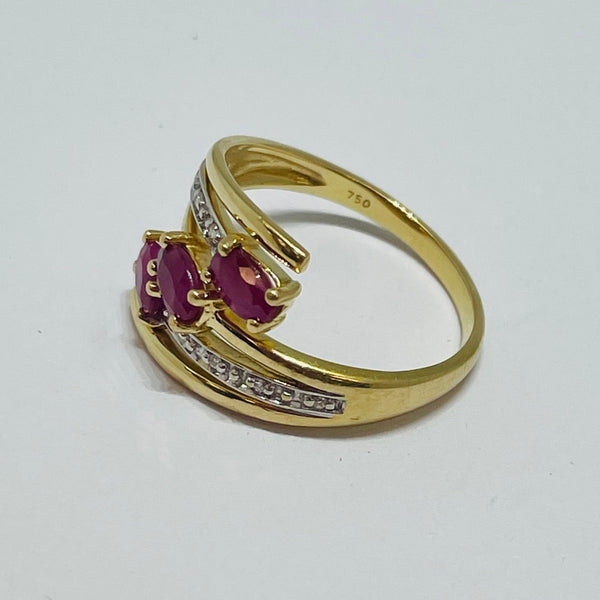 Bague en Or jaune 18K - 3 Rubis- Taille 53 - 3g