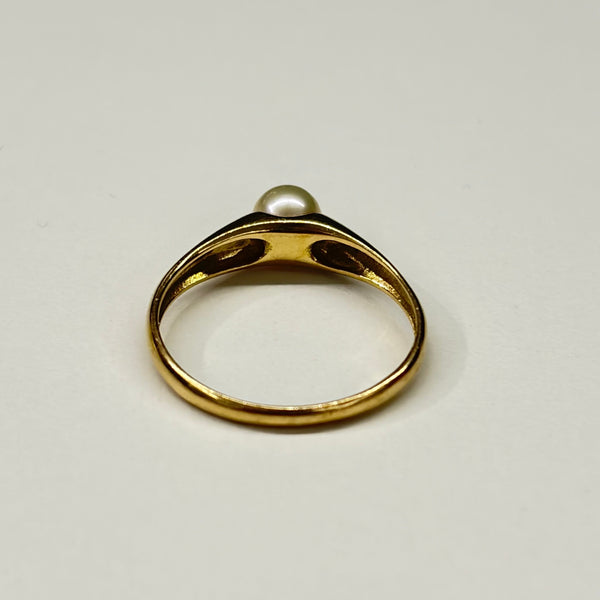 Solitaire en or jaune 18k avec perle naturelle