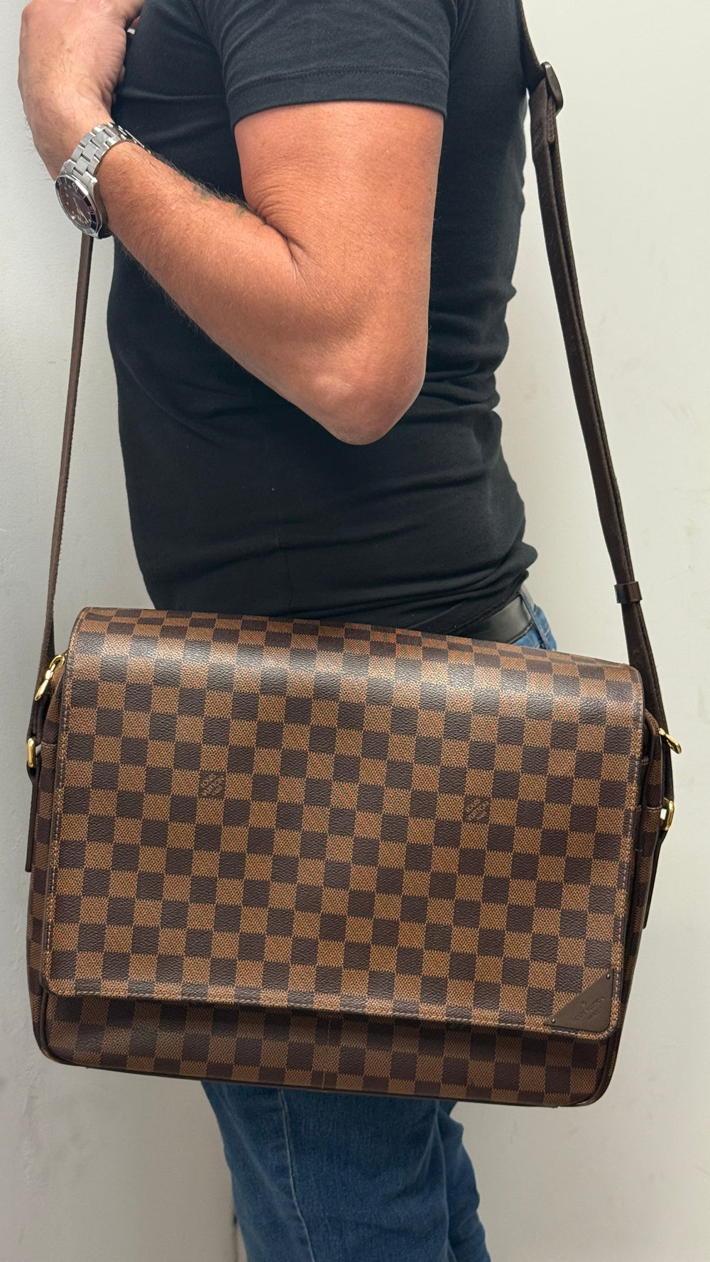 Sac à bandoulière Louis Vuitton Shelton MM