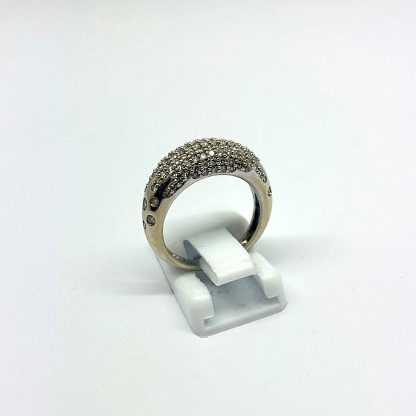 Bague empierrée en or gris 18K