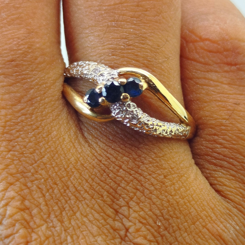 Bagues en Or jaune 18K avec saphirs et diamants -Taille 59 - 2.09g